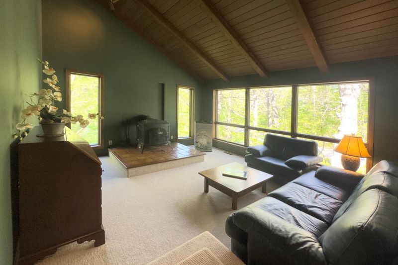 6 Crocus Ln, North Oaks, MN 55127