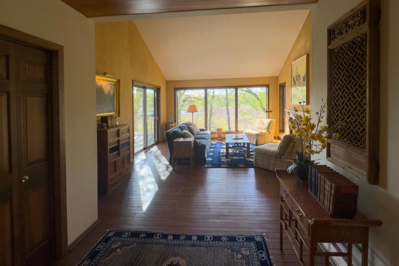 6 Crocus Ln, North Oaks, MN 55127