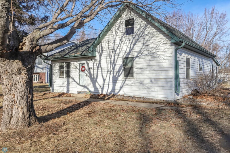 110 N 2nd St N, Sabin, MN 56580