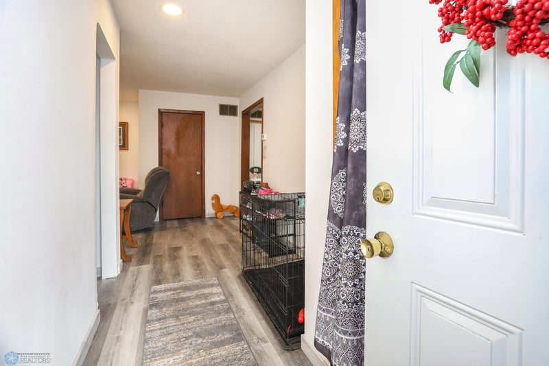 110 N 2nd St N, Sabin, MN 56580
