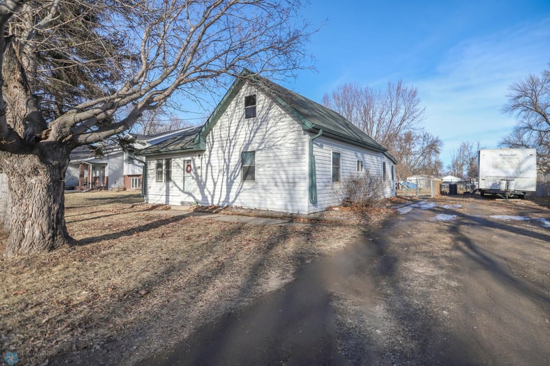 110 N 2nd St N, Sabin, MN 56580