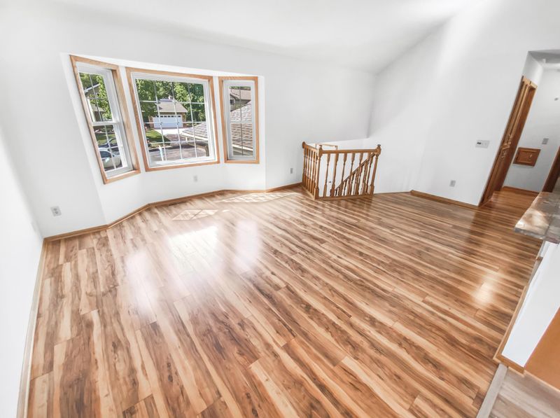 3866 Westbury Dr, Eagan, MN 55123