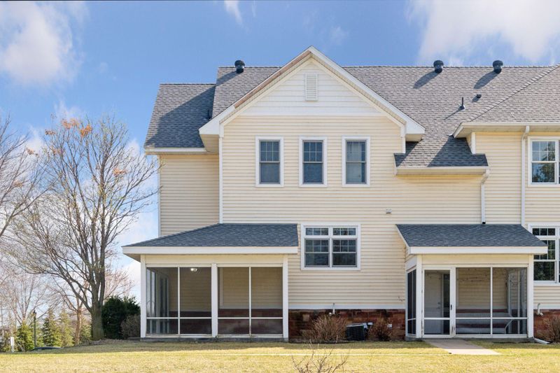 5710 Village Trl, Mound, MN 55364