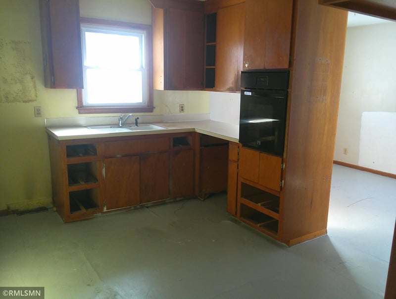 8215 32nd Pl N, Crystal, MN 55427