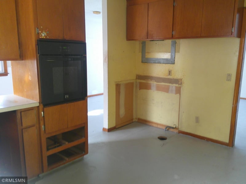 8215 32nd Pl N, Crystal, MN 55427