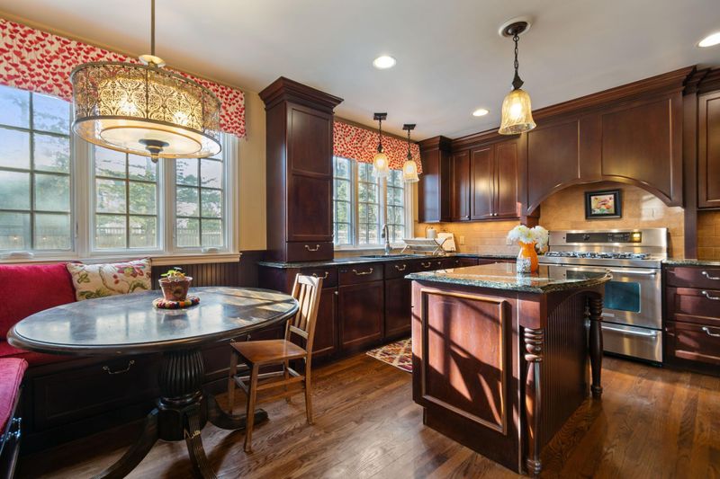130 Ashley Rd, Hopkins, MN 55343