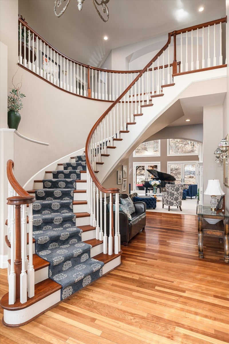 503 Country Club Ln, Onalaska, WI 54650