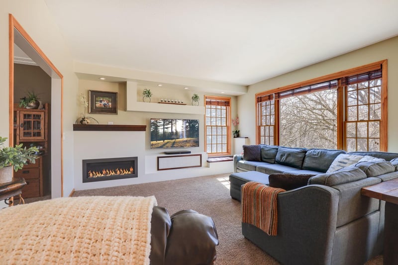 17 Old Deerfield Rd, Welch, MN 55089