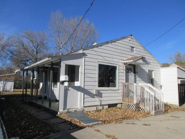 611 15th St N, Moorhead, MN 56560