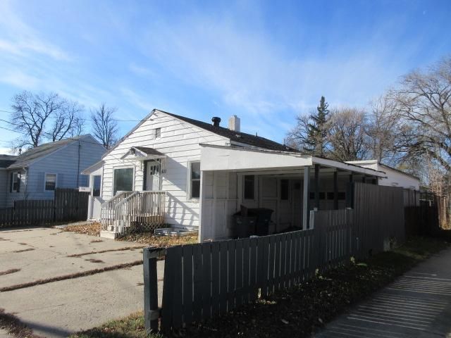 611 15th St N, Moorhead, MN 56560