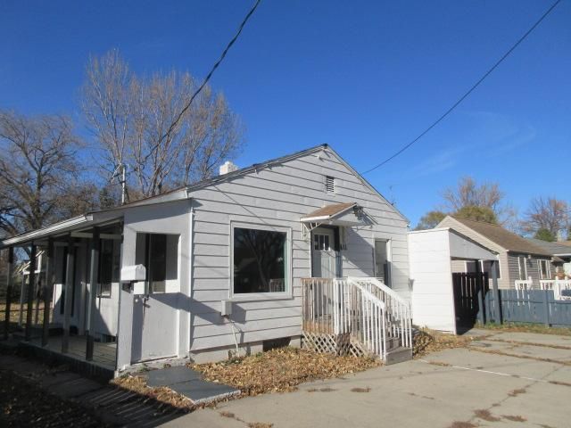 611 15th St N, Moorhead, MN 56560