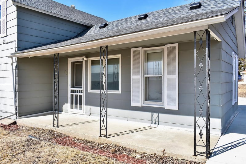 212 E Main St, Utica, MN 55979