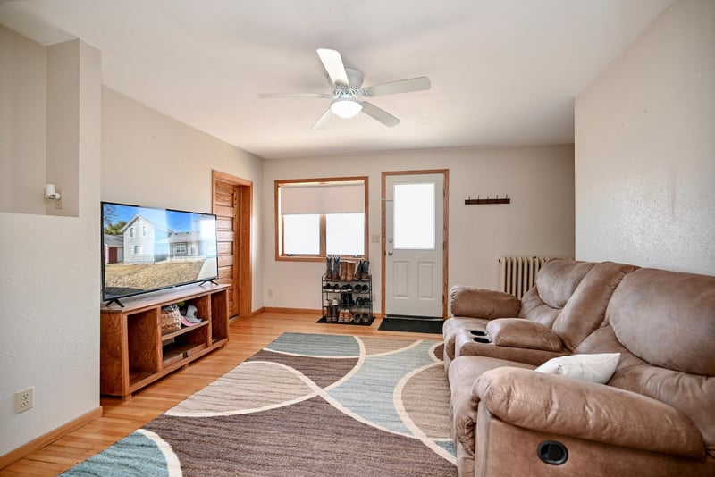 212 E Main St, Utica, MN 55979