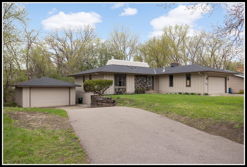 7028 Sally Ln, Edina, MN 55439