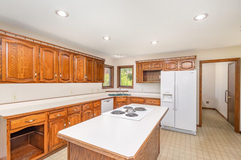 8614 Jenner Ln S, Cottage Grove, MN 55016