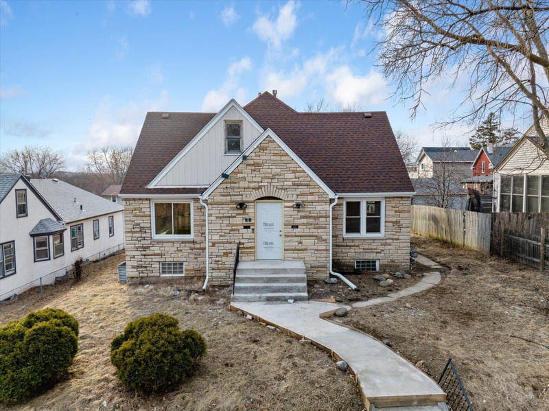 915 Thomas Ave N, Minneapolis, MN 55411
