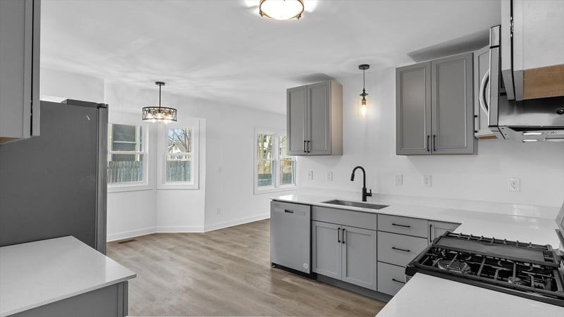 915 Thomas Ave N, Minneapolis, MN 55411