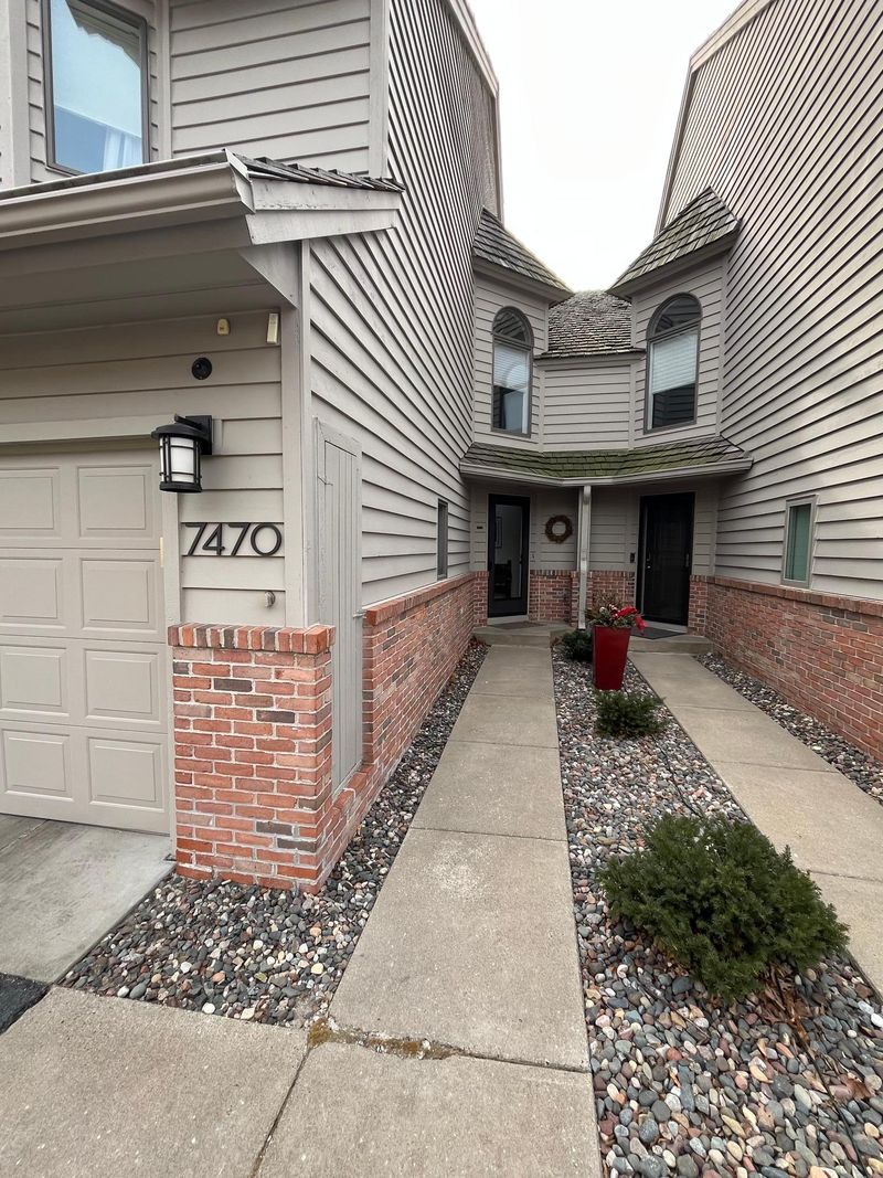 7470 Cahill Rd, Edina, MN 55439