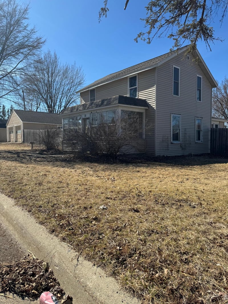 21 Grove St NE, Chatfield, MN 55923