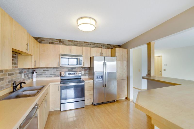 6811 Langford Dr, Edina, MN 55436