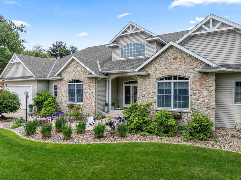 2203 12th Ave SW, Austin, MN 55912