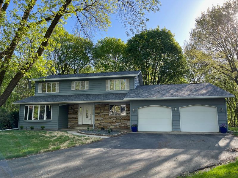 19 Robin Ct, North Mankato, MN 56003