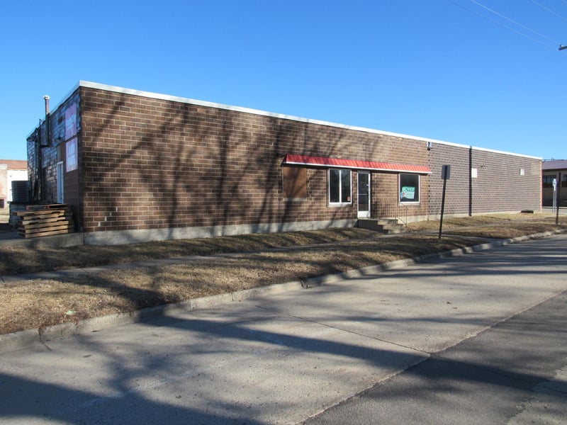128 W 6th St, Blue Earth, MN 56013