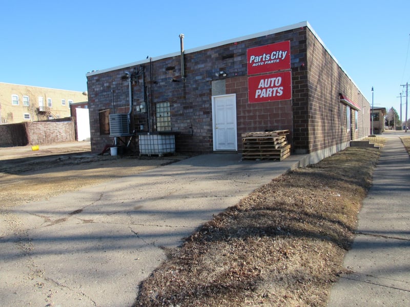 128 W 6th St, Blue Earth, MN 56013
