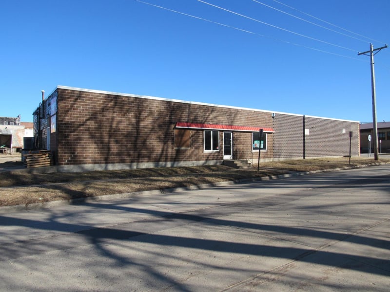 128 W 6th St, Blue Earth, MN 56013