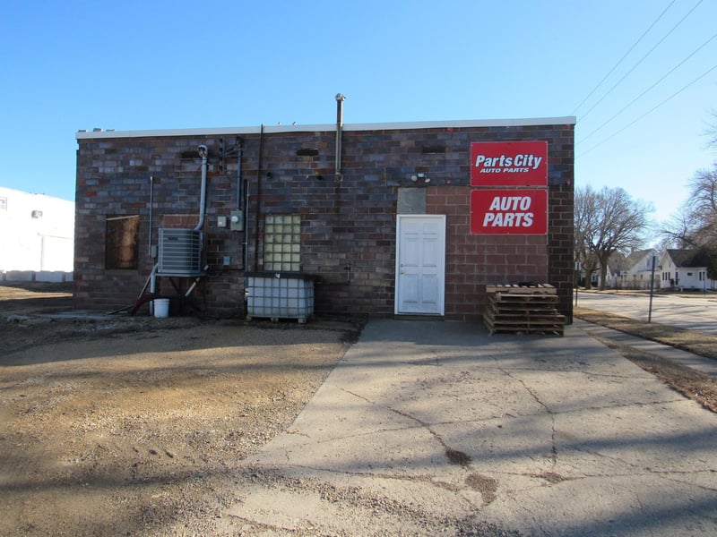 128 W 6th St, Blue Earth, MN 56013