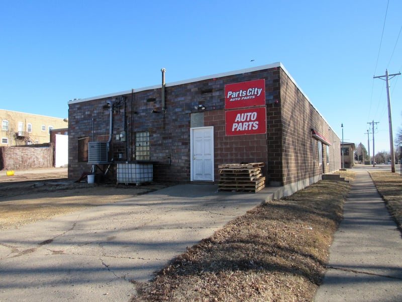 128 W 6th St, Blue Earth, MN 56013