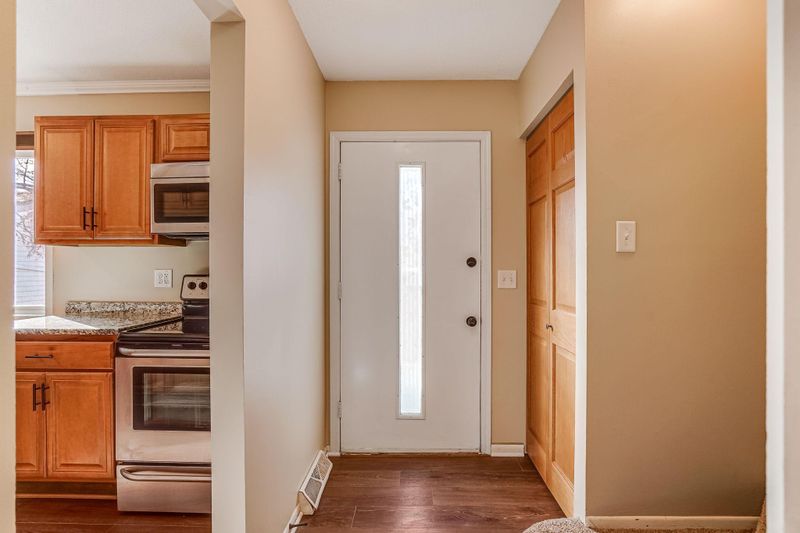 2285 Pond Ave E, Maplewood, MN 55119