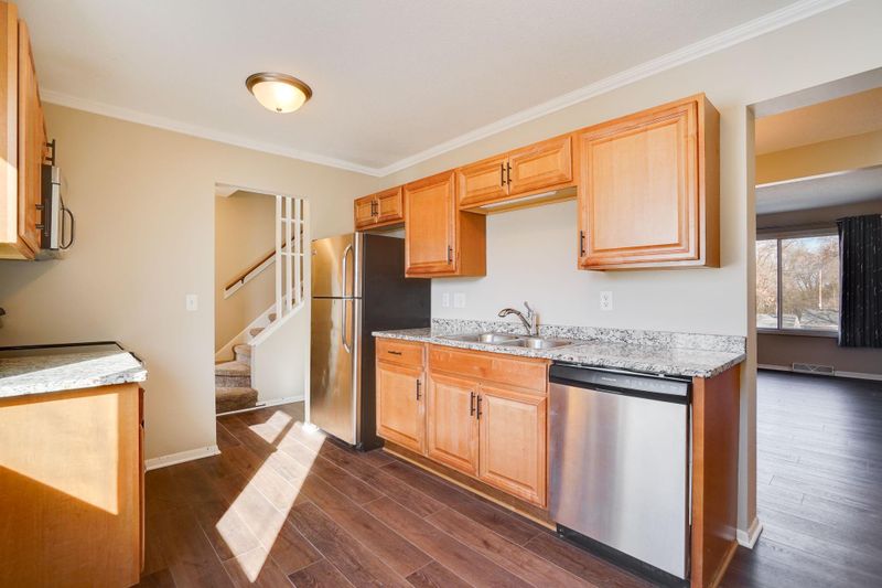 2285 Pond Ave E, Maplewood, MN 55119