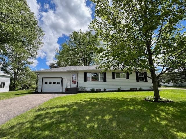 314 6th St NW, Little Falls, MN 56345