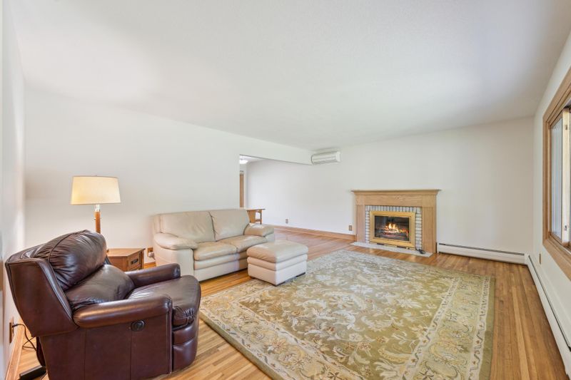 11413 Christansen Ct, Burnsville, MN 55337