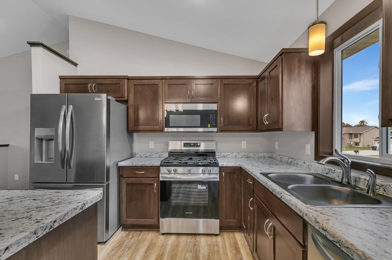 1804 6th St N, Sartell, MN 56377