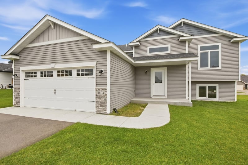 1804 6th St N, Sartell, MN 56377