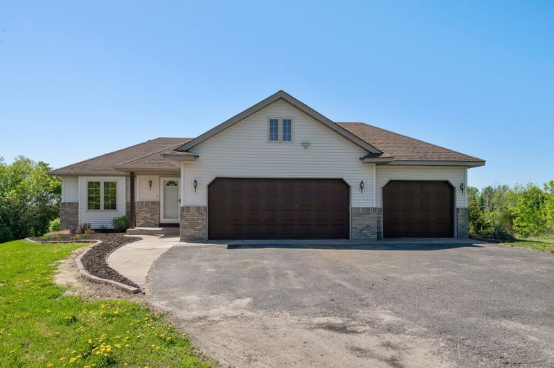 33373 N Lakes Trl, Lindstrom, MN 55045