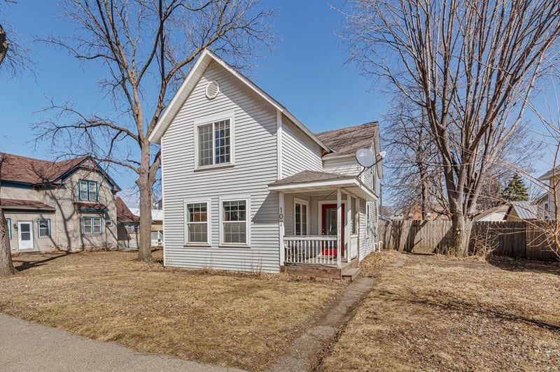 107 N 5th St, Henderson, MN 56044