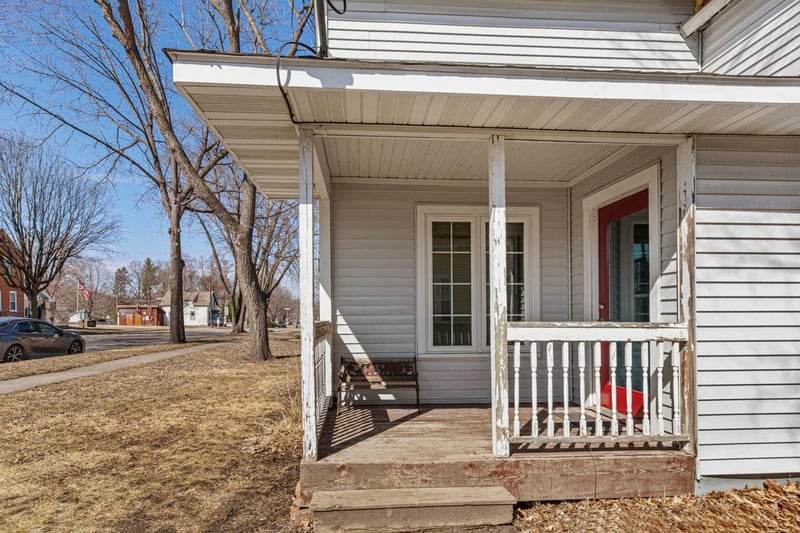 107 N 5th St, Henderson, MN 56044