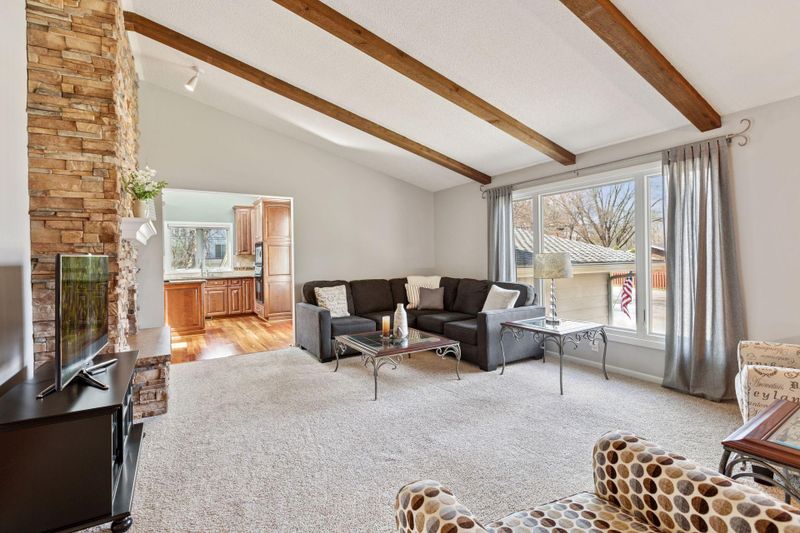 4905 W 66th St, Edina, MN 55435
