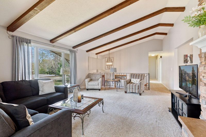 4905 W 66th St, Edina, MN 55435
