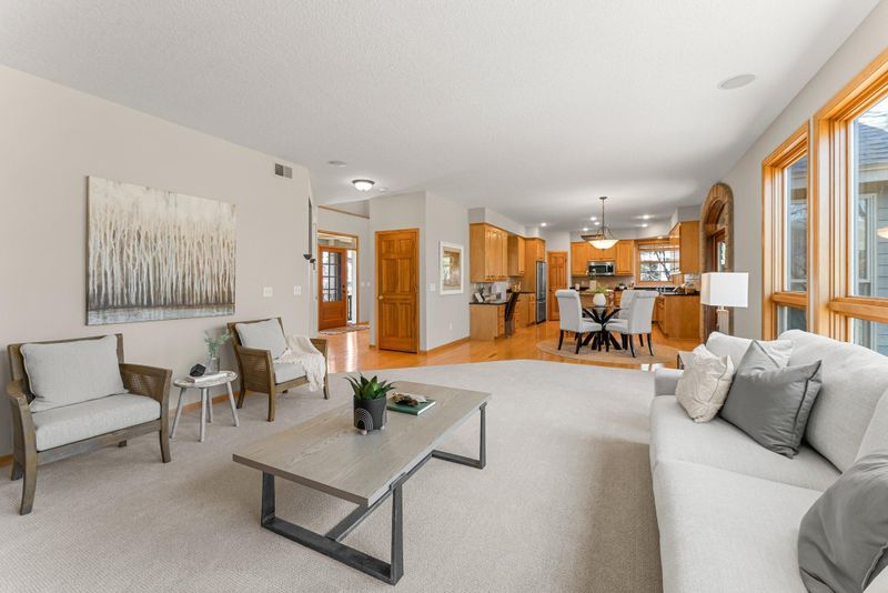 2408 Hunter Dr, Chanhassen, MN 55317