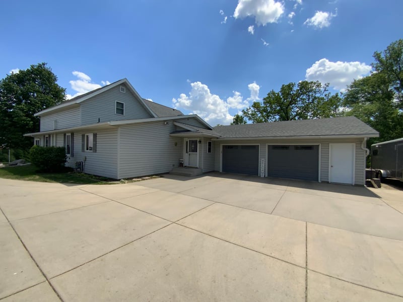 871 State St N, Eden Valley, MN 55329