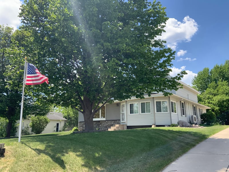 871 State St N, Eden Valley, MN 55329