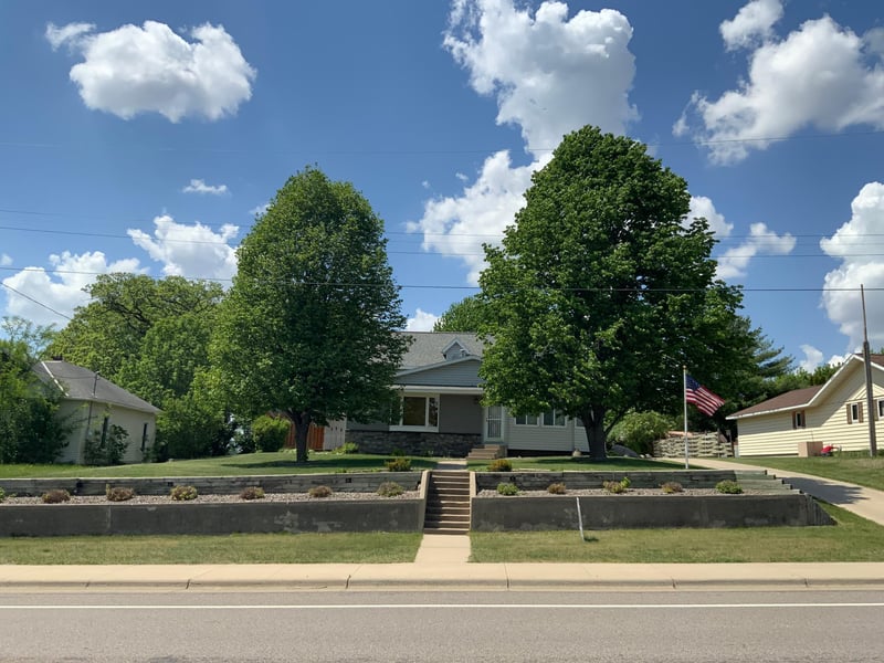 871 State St N, Eden Valley, MN 55329