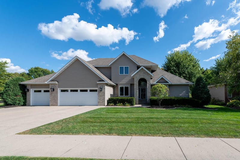 2026 Howard Dr, North Mankato, MN 56003