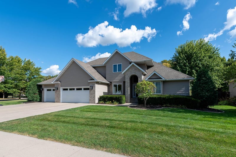 2026 Howard Dr, North Mankato, MN 56003