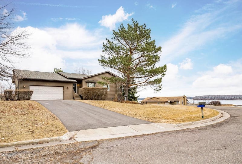 8053 E Spirit Cove Dr, Duluth, MN 55807