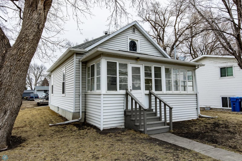 302 1st Ave SE, Dilworth, MN 56529